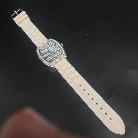 Geneva Platinum Women’s Silicone Quartz Watch with New Battery Model 6035 - Picture 8 of 8